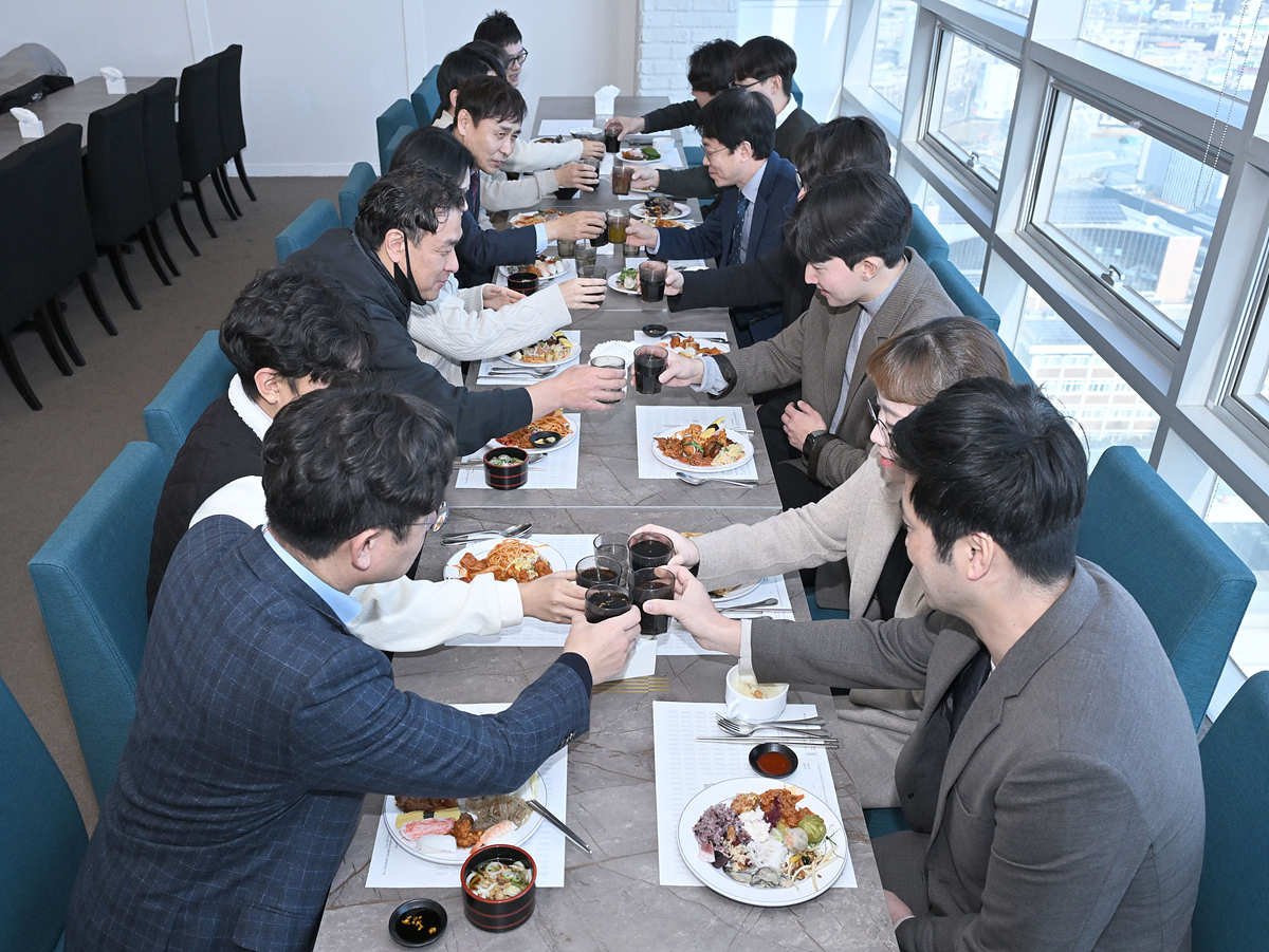 대구시청 공무원들 점심회식 모습.[대구시 제공]