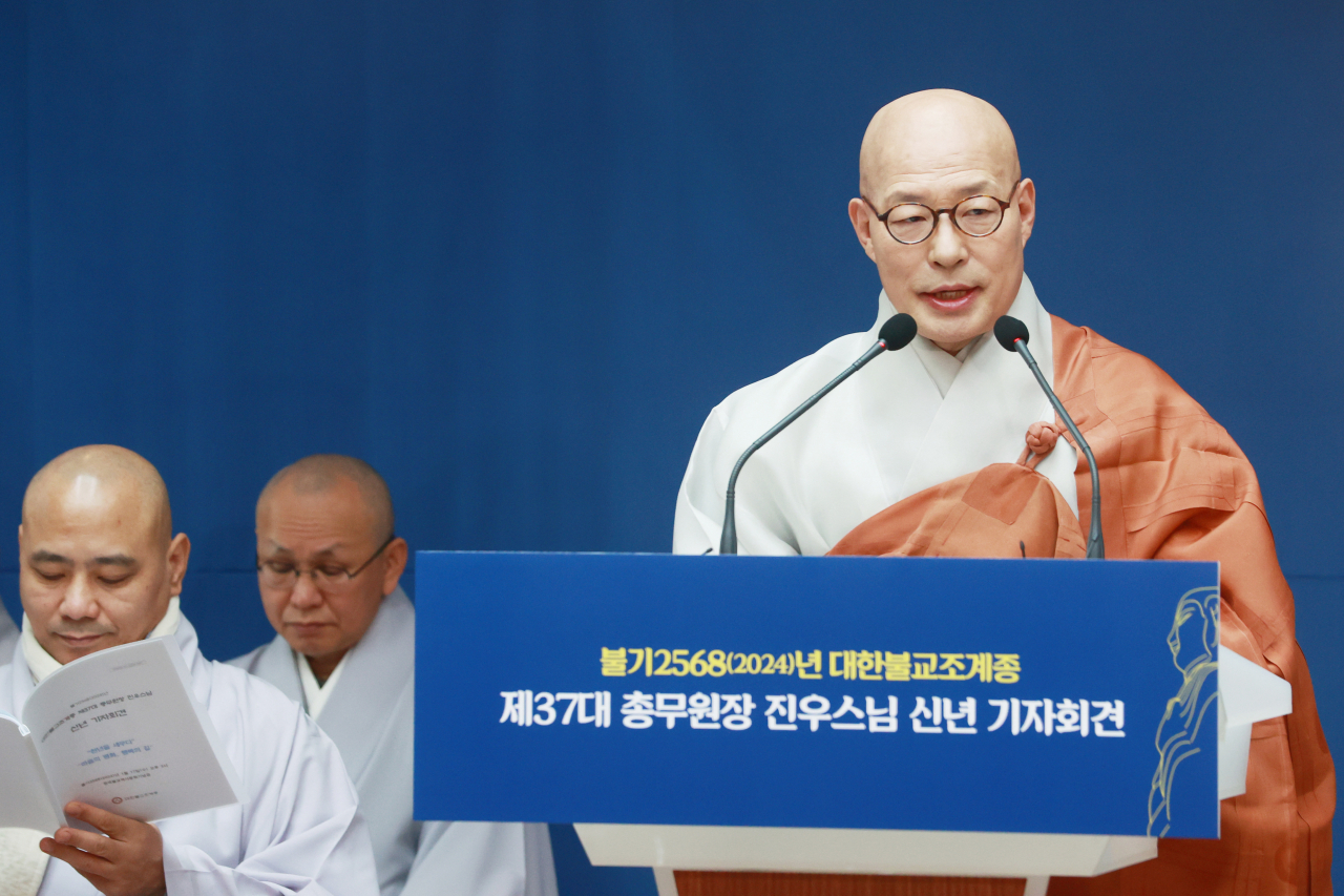 대한불교조계종 총무원장 진우스님이 17일 오후 서울 종로구 한국불교역사문화기념관에서 신년 기자회견을 하고 있다. [연합]