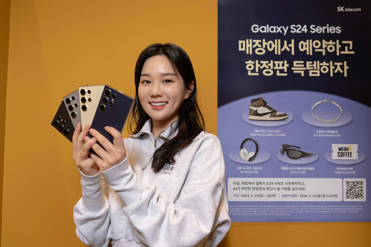 SK텔레콤 모델이 삼성전자 갤럭시 S24 사전예약을 소개하고 있다. [SK텔레콤 제공]