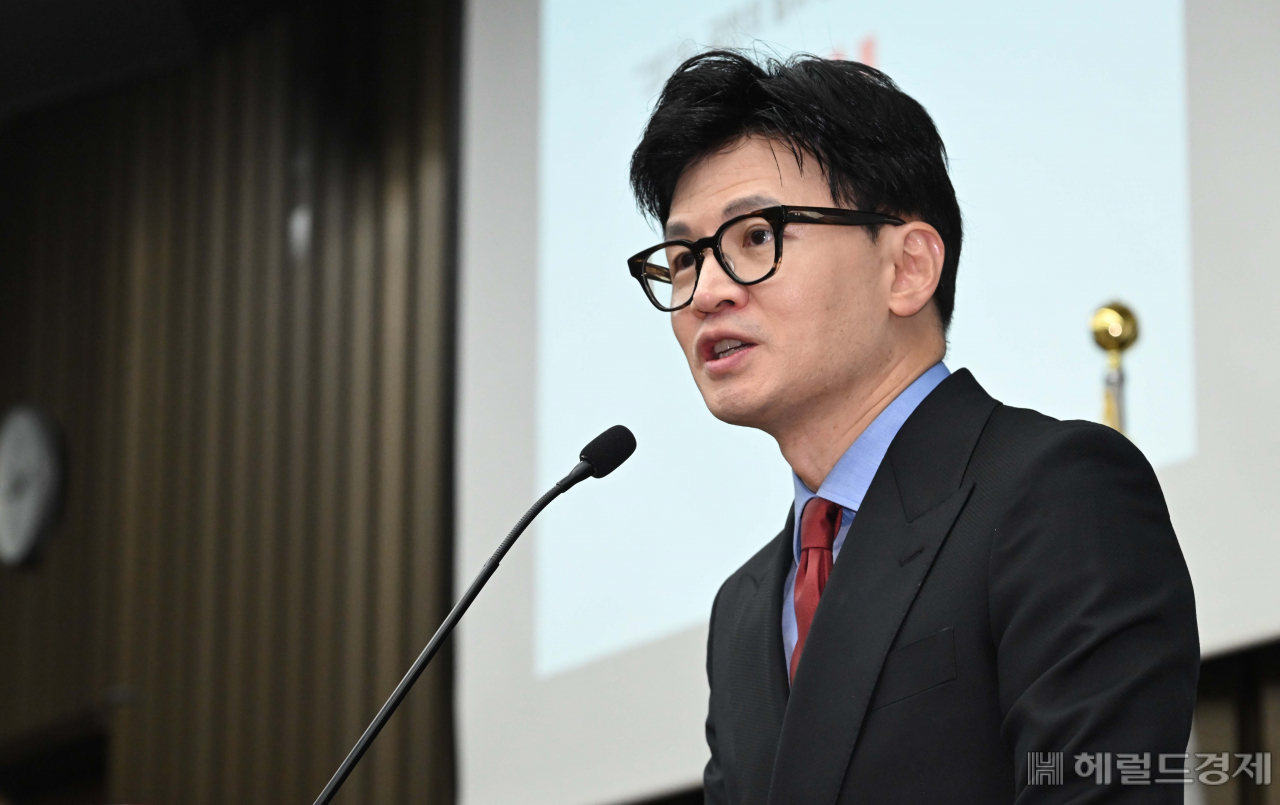 한동훈 국민의힘 비상대책위원장이 18일 오전 서울 여의도 국회에서 열린 의원총회에 참석해 모두발언을 하고 있다. 이상섭 기자