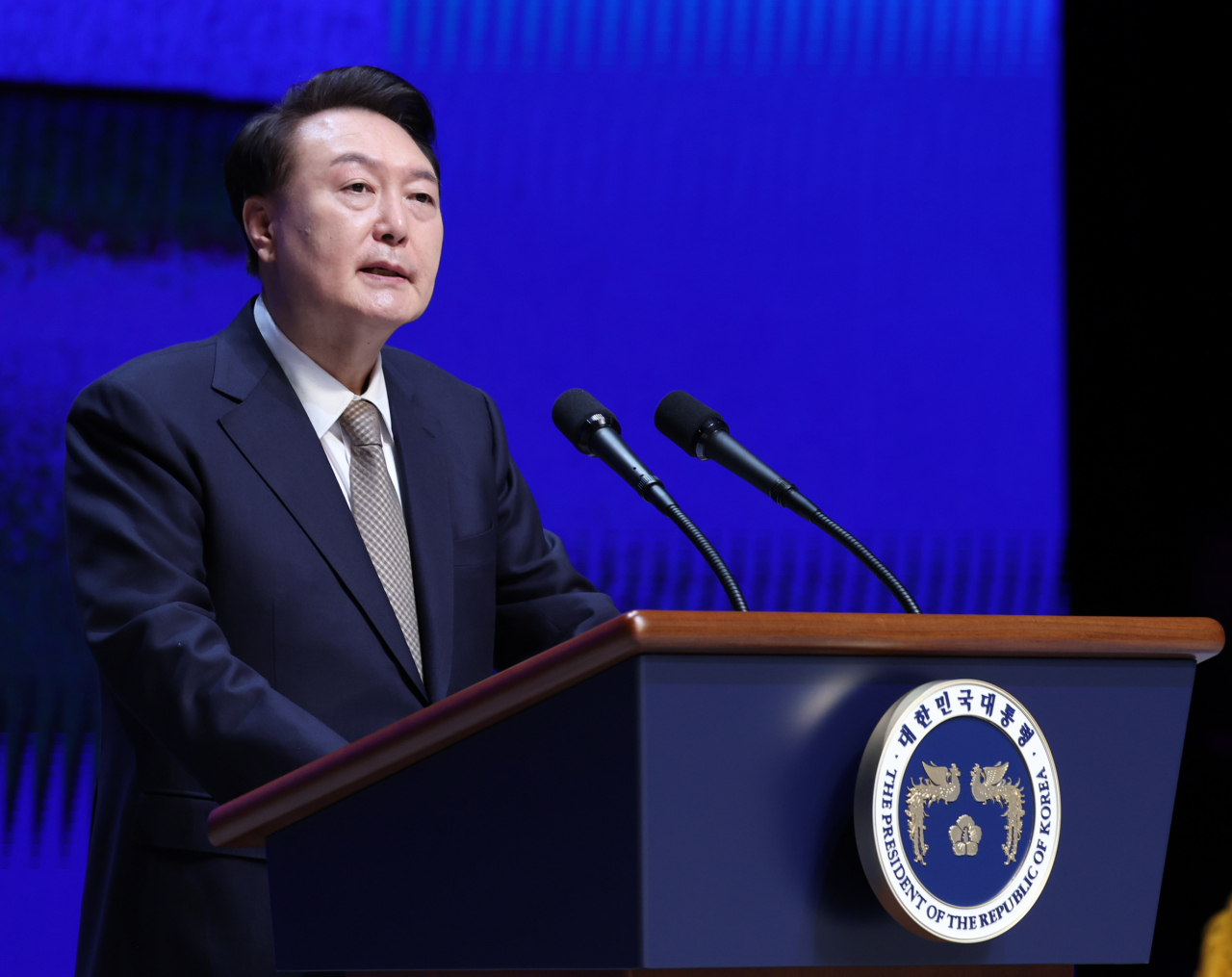 윤석열 대통령이 18일 전주시 덕진구 한국소리문화의전당 모악당에서 열린 전북특별자치도 출범식에서 축사를 하고 있다. [연합]