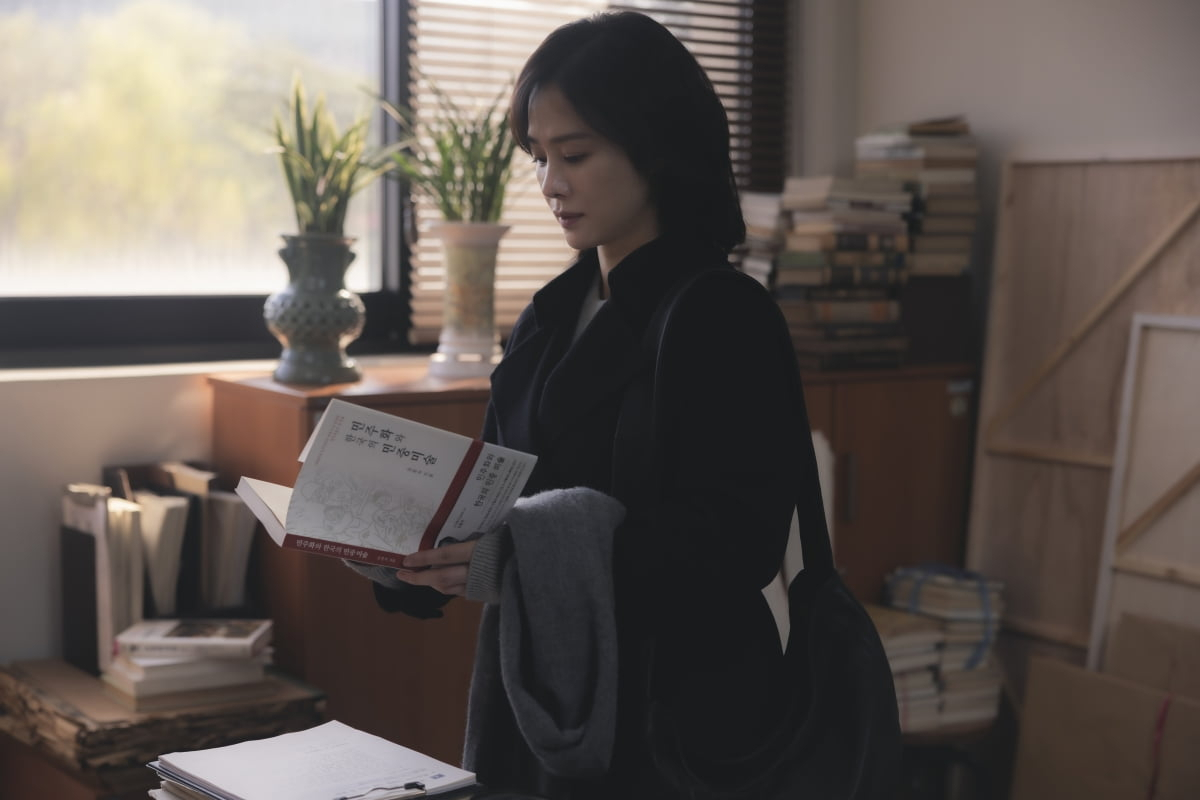 A scene from “The Bequeathed,” starring Kim Hyun-joo (Netflix)