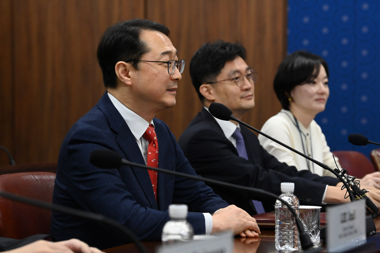 우리 측 북핵 수석대표인 김건 외교부 한반도 평화 교섭본부장이 18일 서울 종로구 외교부 청사에서 열린 한미 북핵수석대표협의에서 발언하고 있다. [연합]