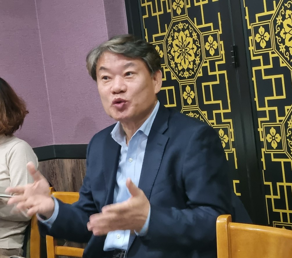이재혁 경북개발공사 사장이 18일 경북도청 신도시에서 2024년 신년 언론인 간담회를 열고 새해 공사 운영 방향 등에 대해 설명하고 있다.[사진=김병진 기자]