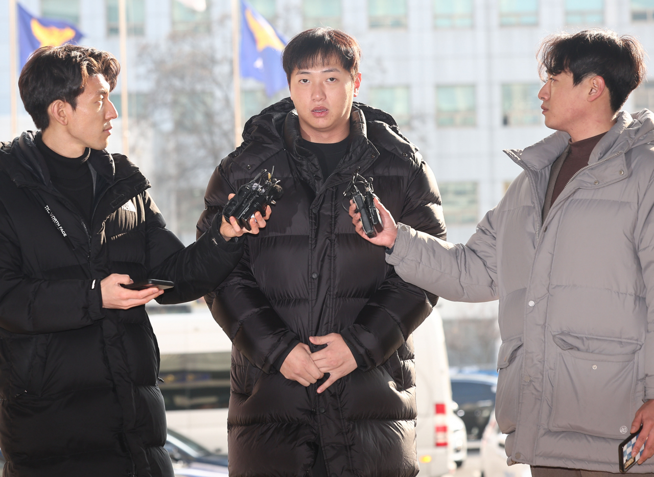 미국 프로야구 김하성(샌디에이고 파드리스)을 공갈 협박 및 명예훼손한 혐의를 받는 야구선수 임혜동이 20일 오후 서울 강남경찰서에 조사를 받기 위해 출석하고 있다. [연합]