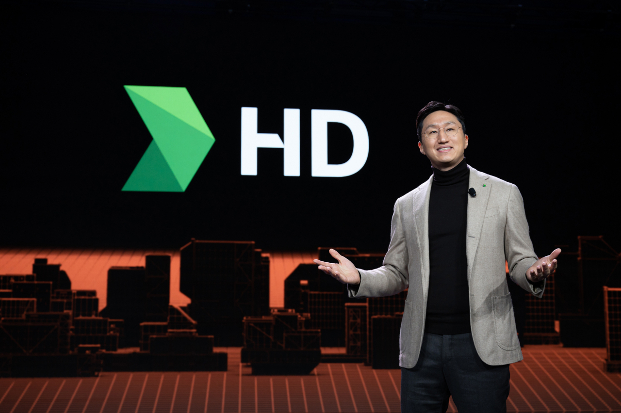정기선 HD현대 부회장이 지난 10일(현지시간) 미국 라스베이거스 베네시안 호텔에서 열린 세계 최대 전자 박람회 ‘CES 2024’ 기조연설을 하고 있다. [HD현대 제공]