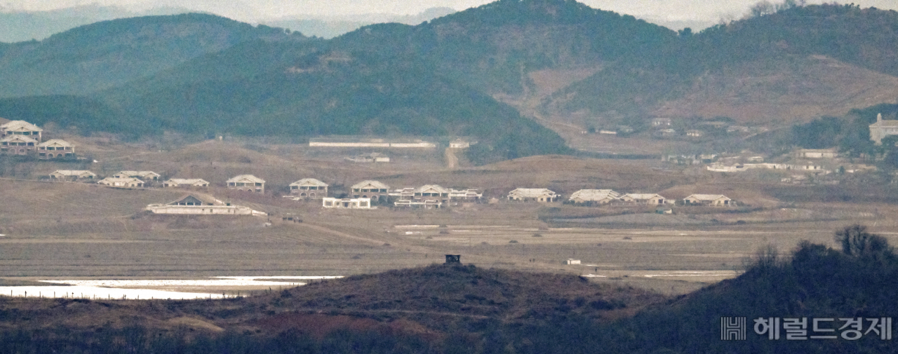 경기도 파주시 오두산전망대에서 바라본 북한 황해북도 개풍군 마을 일대. 파주=임세준 기자