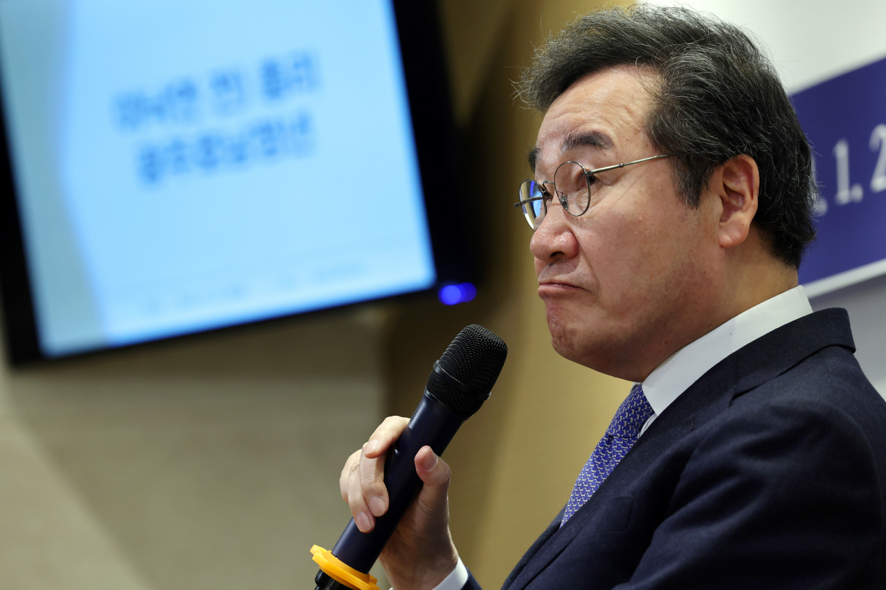 이낙연 새로운미래 인재영입위원장이 21일 오후 광주 서구 화정동 한 세미나실에서 광주전남청년 새로운미래 주최로 열린 청년 미니 토크 콘서트에서 발언하고 있다.[연합]