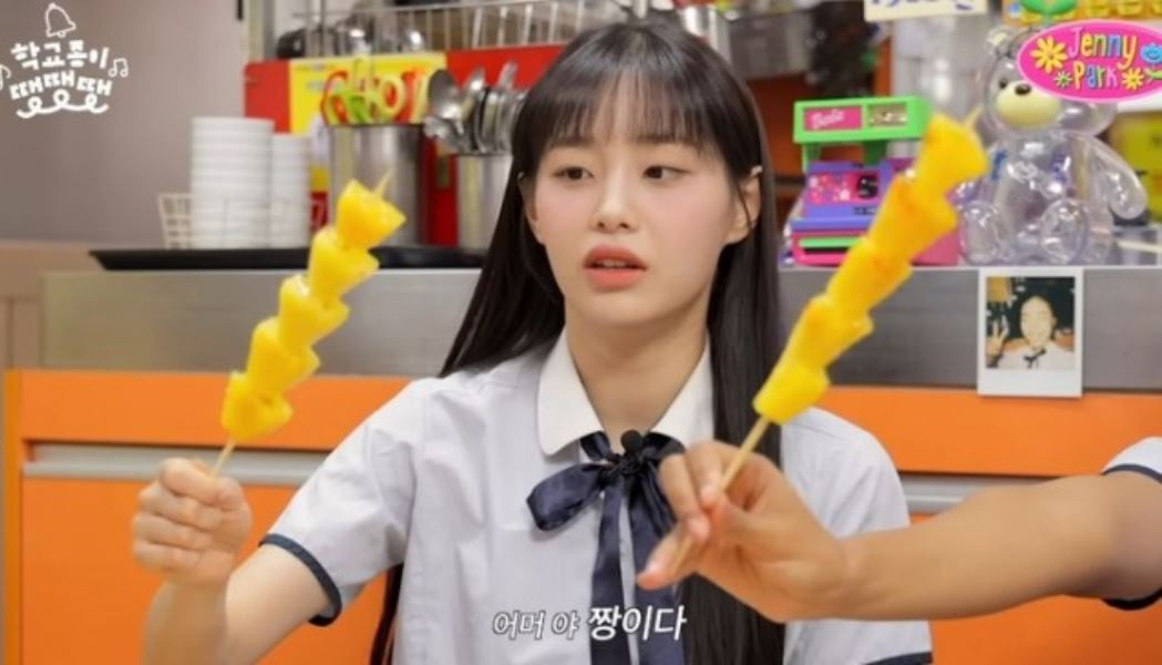가수 겸 방송인 츄가 유튜브 채널에 출연해 요즘 핫한 음식인 '탕후루'에 대해 “건강에 나쁠 것 같다”는 부정적인 생각을 전했다. [유튜브 캡처]