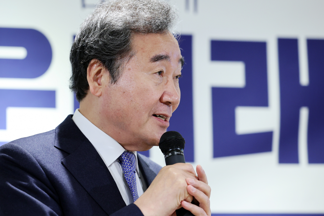 이낙연 새로운미래 인재영입위원장이 21일 오후 광주 서구 화정동 한 세미나실에서 광주전남청년 새로운미래 주최로 열린 청년 미니 토크 콘서트에서 발언하고 있다.[연합]