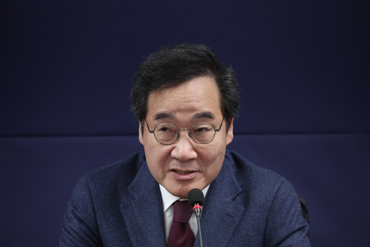 22일 여의도 사무실에서 열린 새로운미래 제1차 창당준비위원회 회의에서 이낙연 인재영입위원장이 발언하고 있다. [연합]