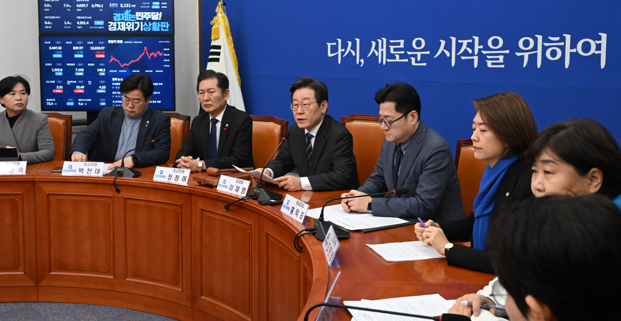 이재명 더불어민주당 대표가 22일 오전 서울 여의도 국회에서 열린 최고위원회의에 참석해 모두발언을 하고 있다. 이상섭 기자