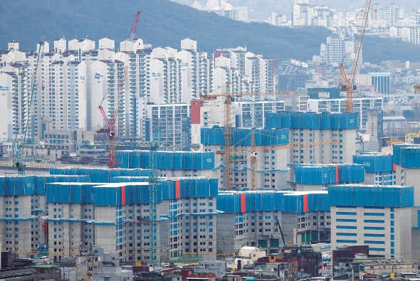 지난 14일 서울 강북구 북서울꿈의숲에서 바라본 노원·도봉구 일대 아파트단지 모습 [연합]