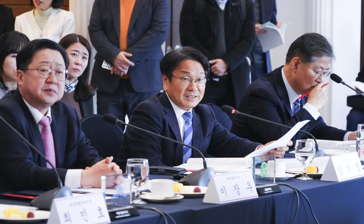 강기정 광주시장은 22일 인구 문제, 지방소멸 위기 대응 정책의 대전환을 중앙·지방 정부에 제안했다.