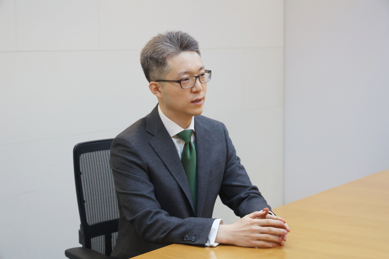 김경천 광장 변호사(파트너)가 올해 M&A 전망에 대해 헤럴드경제와 인터뷰를 하고 있다.[광장 제공]