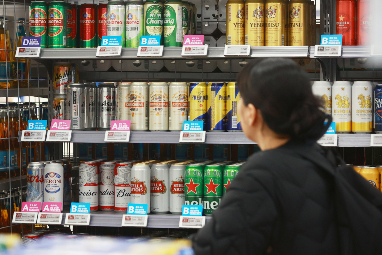 서울 시내 한 대형마트의 맥주 코너. [연합]