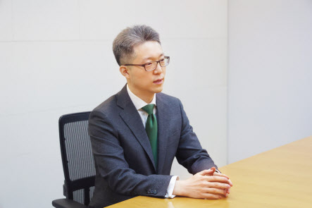 김경천 광장 변호사(파트너)가 올해 M&A 전망에 대해 인터뷰를 하고 있다. [광장 제공]