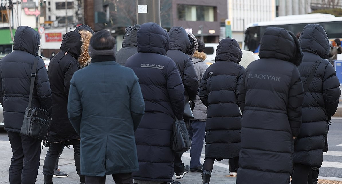서울 아침 체감온도가 영하20도로 내려갔던 지난 23일 출근길 모습[연합]