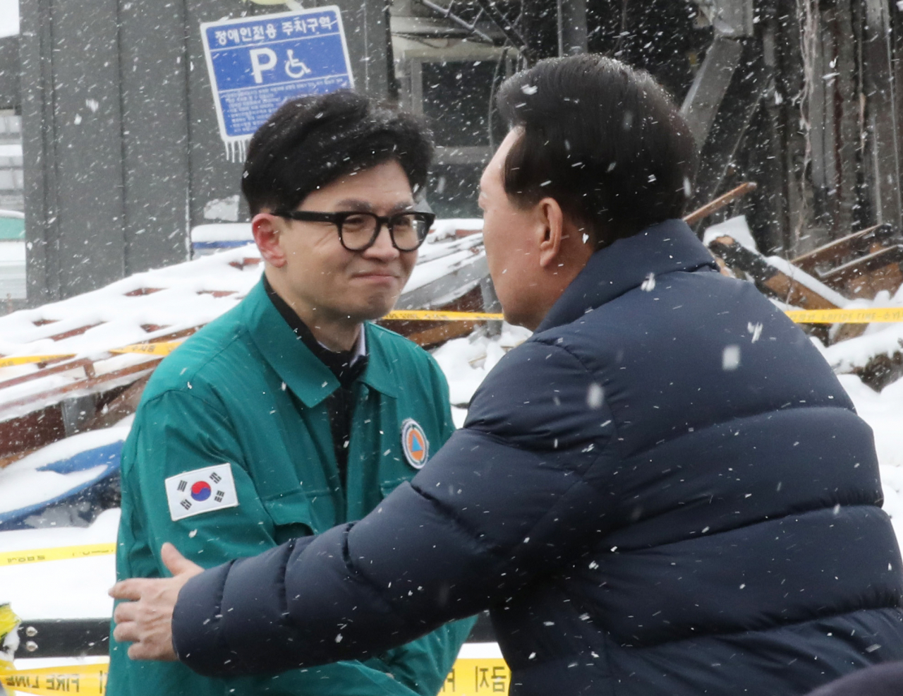 ‘진검’이냐 ‘목검’이냐, 윤·한 갈등 '약속 대련'이길 바라는 野[이런정치]