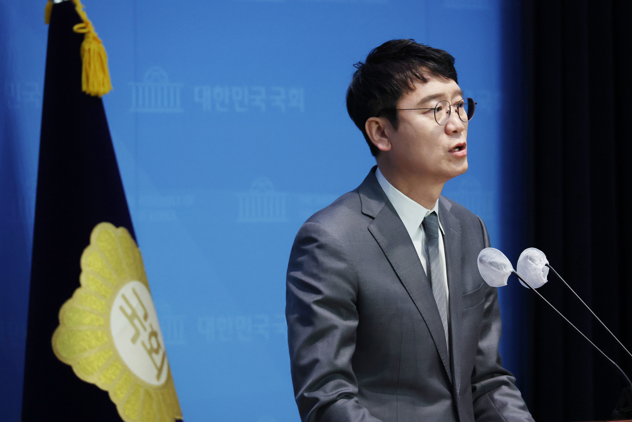 김웅 국민의힘 의원이 지난 8일 국회에서 2024 총선 불출마 선언을 하고 있다. [연합]
