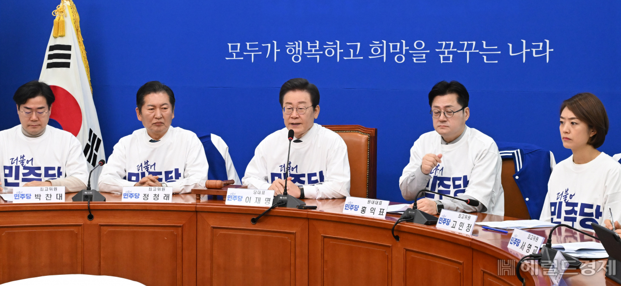 이재명 더불어민주당 대표가 24일 오전 서울 여의도 국회에서 열린 새 PI(Party Identity) 선포식에 참석해 모두발언을 하고 있다. 이상섭 기자