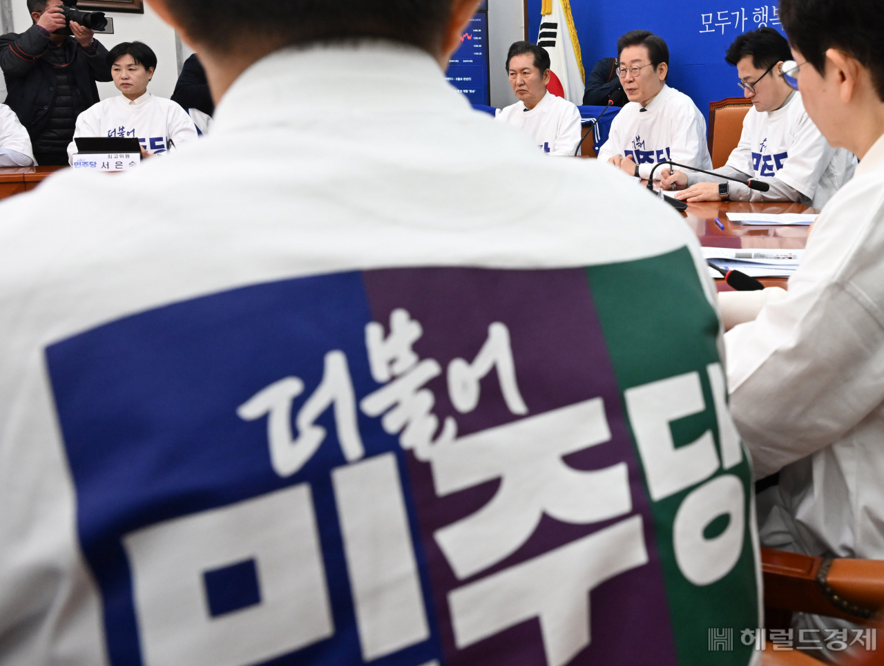 이재명 더불어민주당 대표가 24일 오전 서울 여의도 국회에서 열린 새 PI(Party Identity) 선포식에 참석해 모두발언을 하고 있다. 이상섭 기자