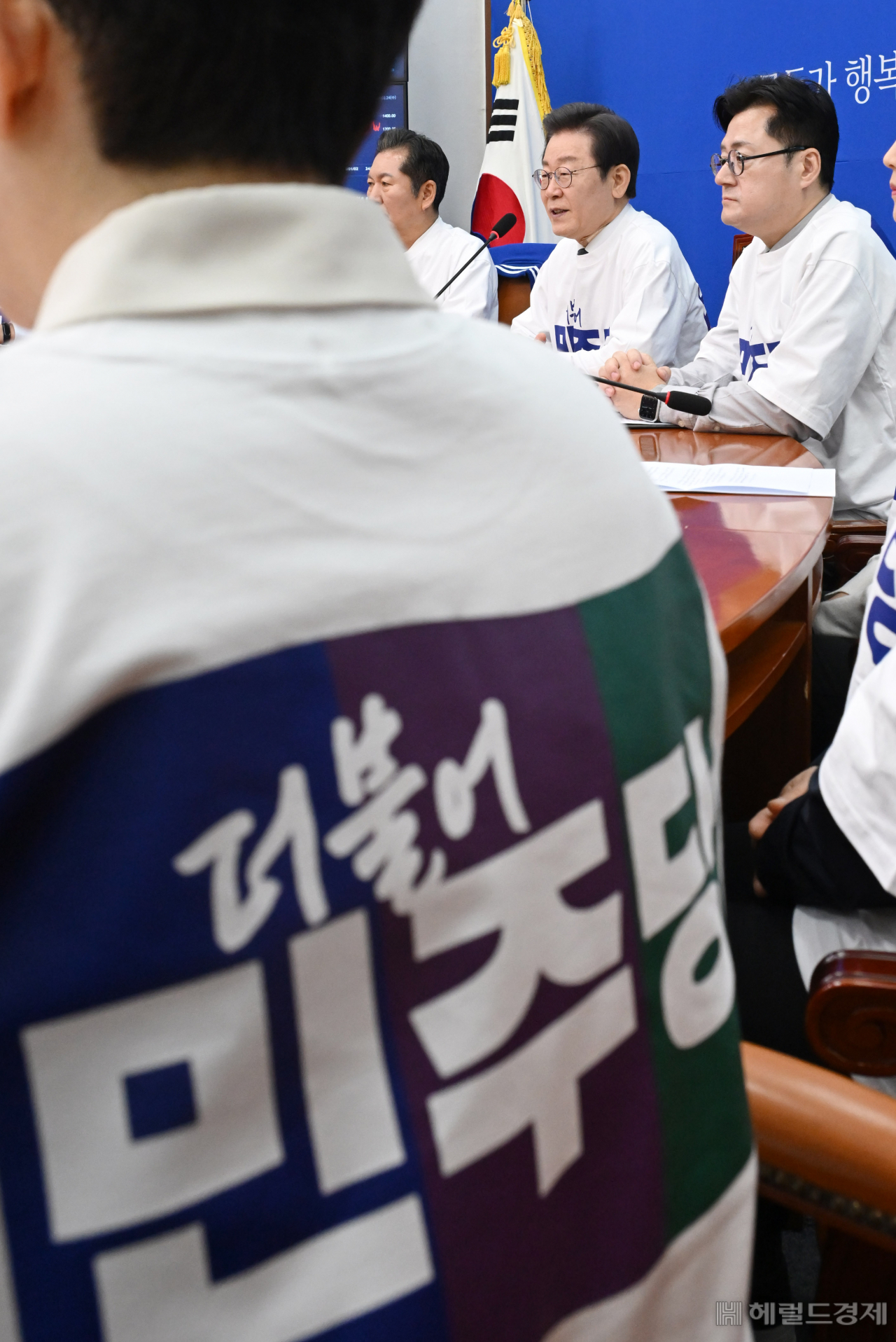 이재명 더불어민주당 대표가 24일 오전 서울 여의도 국회에서 열린 새 PI(Party Identity) 선포식에 참석해 모두발언을 하고 있다.이상섭 기자