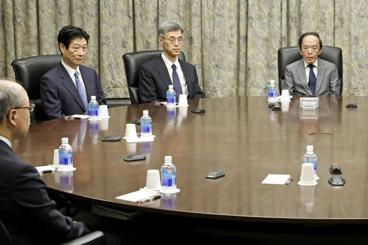 우에다 가즈오 일본은행 총재 등이 23일 금융정책결정회의를 진행하고 있다. [로이터]