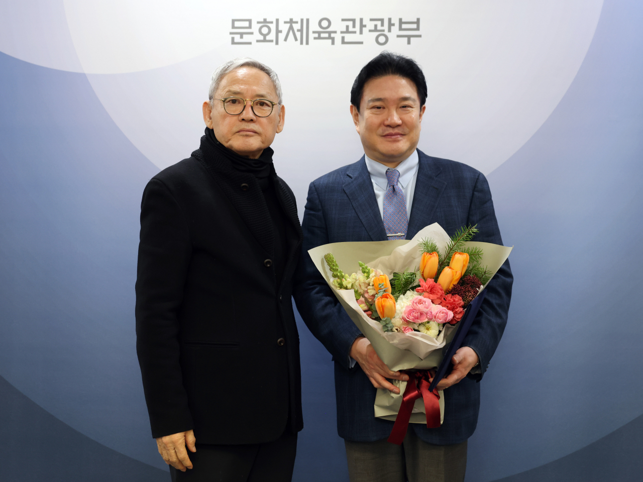 유인촌 문체부 장관, 민인기 국립합창단 신임 단장 겸 예술감독 [문화체육관광부 제공]