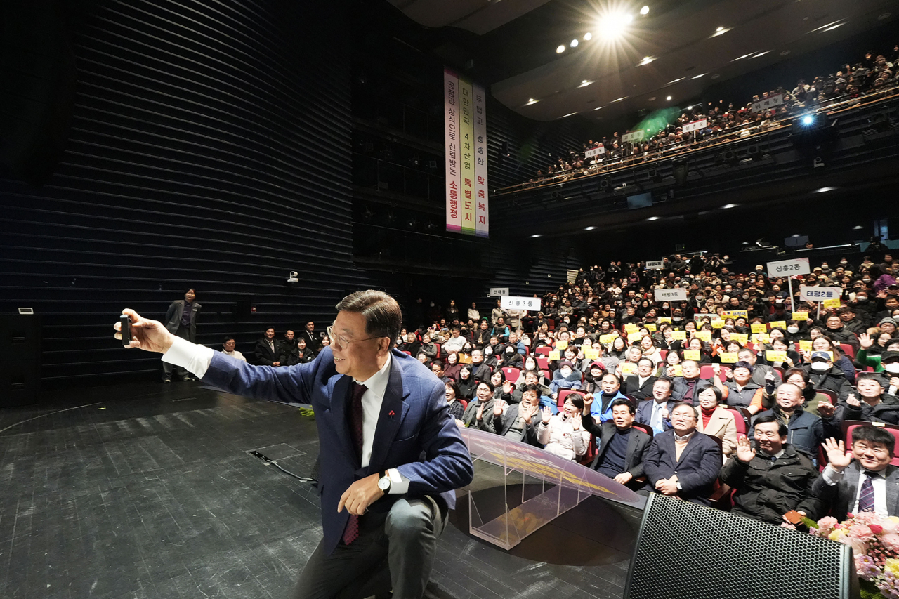 신상진 성남시장, 수정구 새해 인사회서 시민 700여 명과 직접 소통 이어나가고있다.[성남시 제공]
