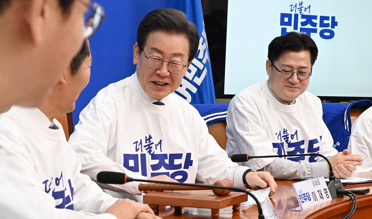 이재명 더불어민주당 대표가 24일 오전 서울 여의도 국회에서 열린 새 PI(Party Identity) 선포식에 참석해 모두발언을 하고 있다. 이상섭 기자