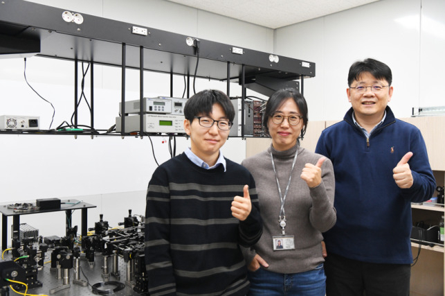 비검출광자 양자센서 연구진. 김은미(왼쪽부터) KAIST 물리학과 박사과정생, 이선경 KRISS 양자광학그룹 책임연구원, 박희수 그룹장.[KRISS 제공]