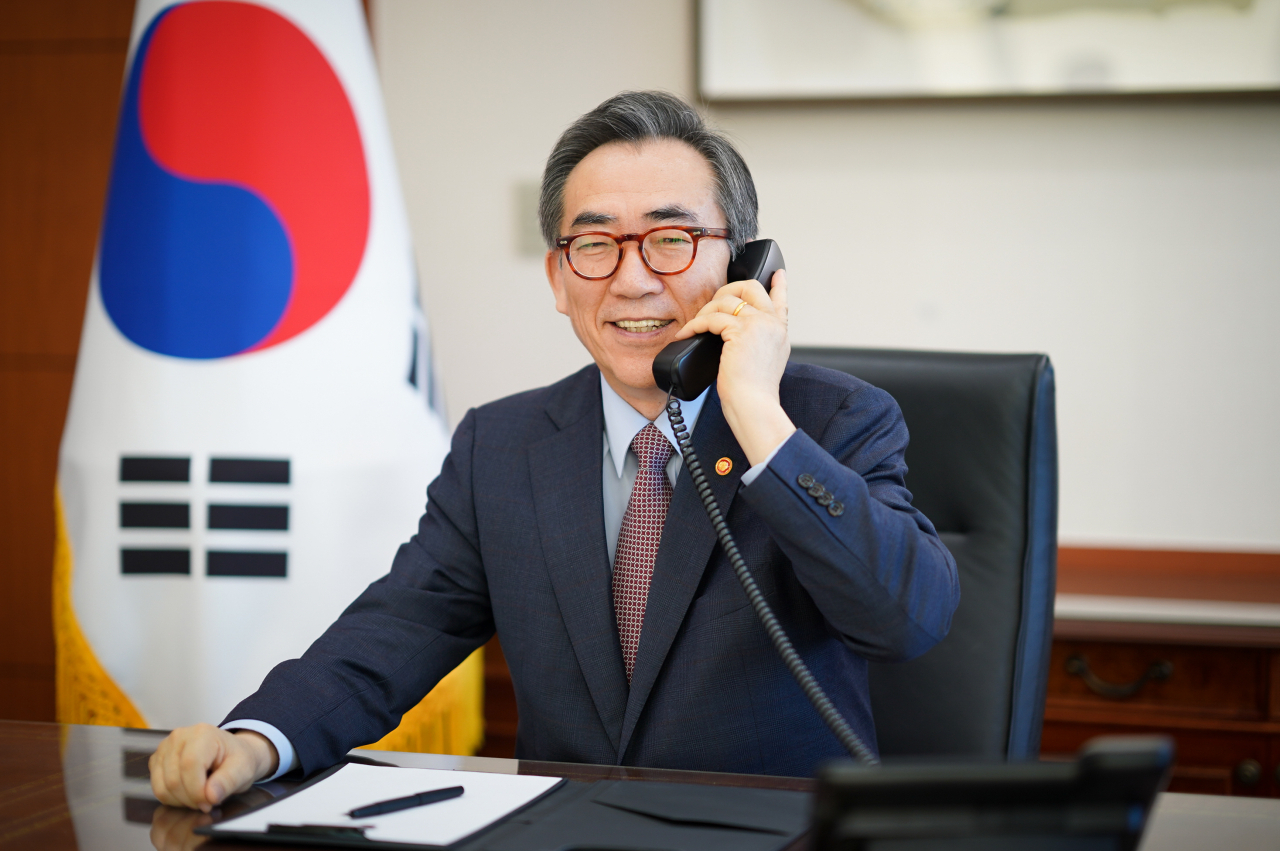 조태열 외교부 장관이 25일 페니 웡 호주 외교부 장관과 전화통화를 하고 있다. [외교부 제공]