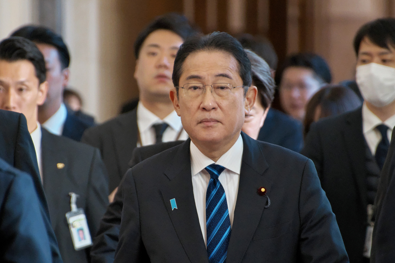 기시다 후미오 일본 총리가 지난 26일 열린 중의원 본회의를 마치고 회의장을 걸어나오고 있다. [UPI]