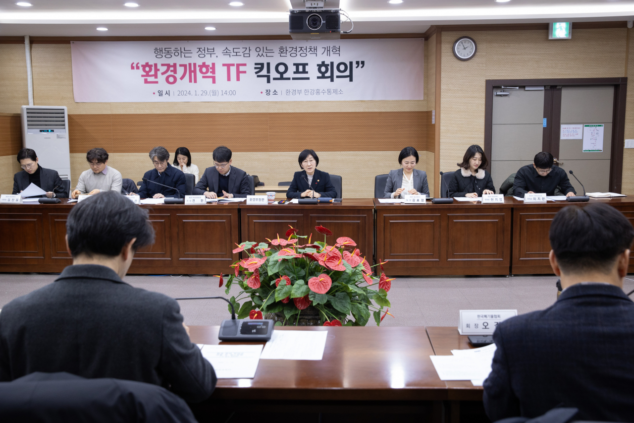 한화진 환경부장관이 29일 오후 서울 서초구 한강홍수통제소에서 열린 환경개혁 TF 착수 회의에서 발언하고 있다.[환경부 제공]