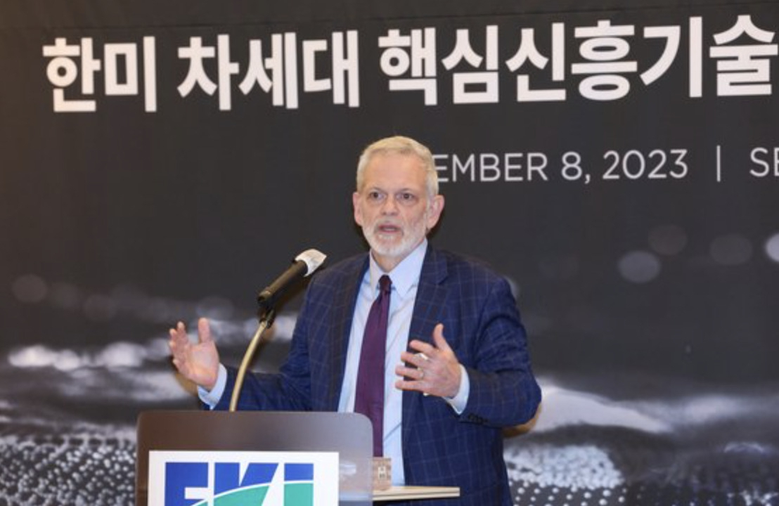 찰스 프리먼 미국 상공회의소 부회장이 지난해 12월 서울 영등포구에서 열린 한미 차세대 핵심신흥기술 협력 민관 포럼에서 개회사를 하고 있다. [연합]
