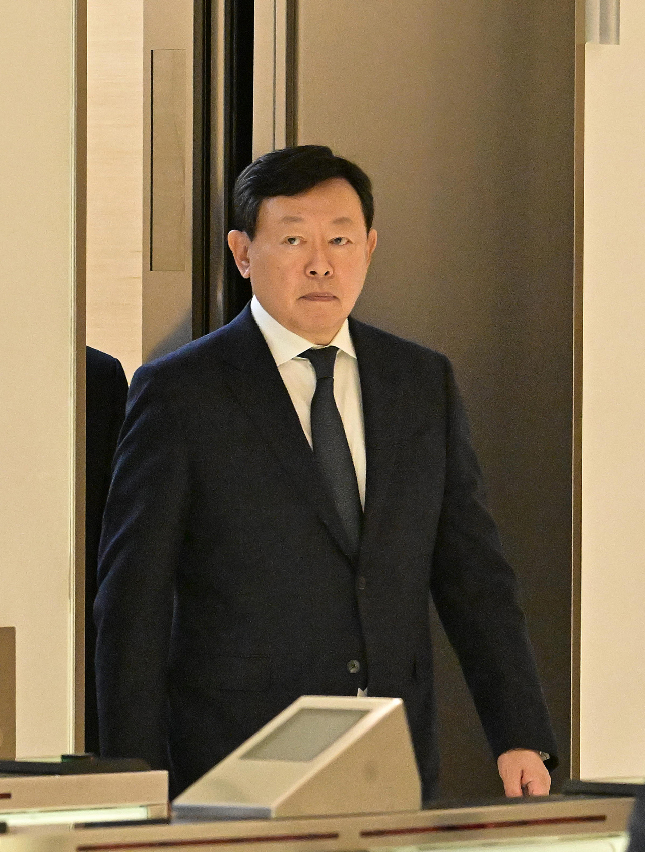 신동빈 롯데그룹 회장이 지난 18일 서울 송파구 롯데월드타워에서 진행된 신격호 창업주 4주기 임직원 추도행사에 참석하고 있다. 임세준 기자