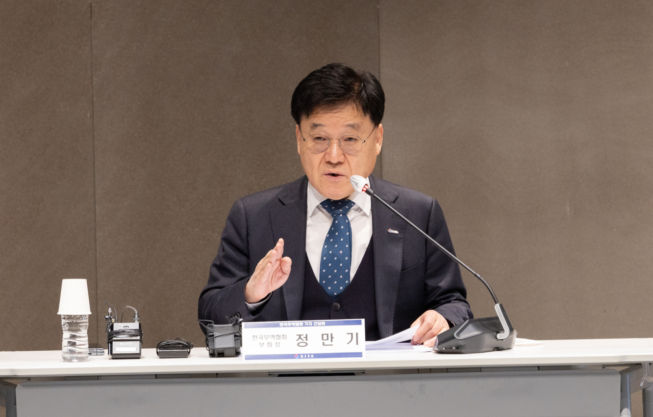 정만기 한국무역협회 부회장이 30일 열린 '1월 무역현안 브리핑 기자간담회'에서 모두발언을 하고 있다. [무협 제공]