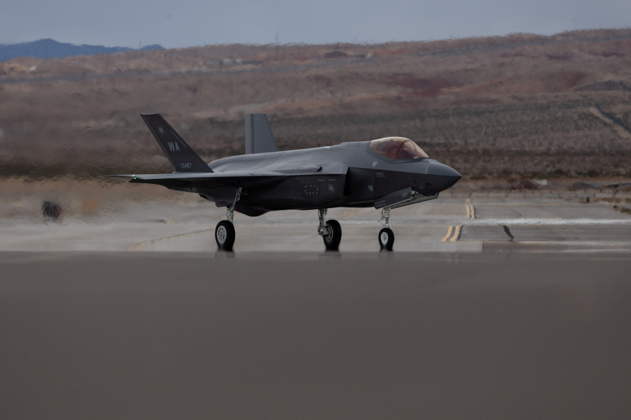 미 공군 소속 F-35A가 착륙하고 있다. [로이터]