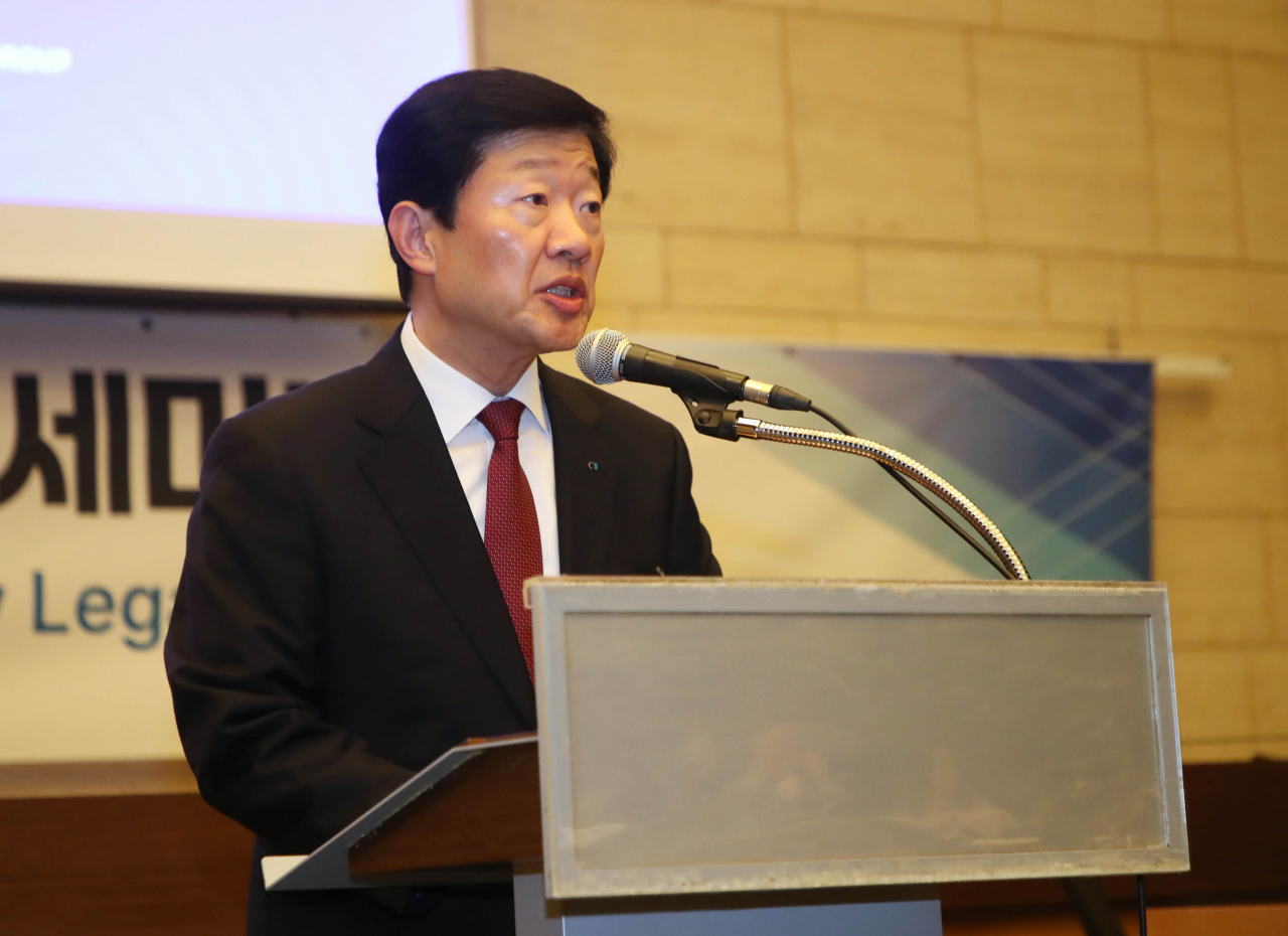 우태희 대한상의 상근부회장이 30일 서울 상의회관에서 진행된 ‘해외진출 기업 법률 지원 세미나’에서 인사말을 하고 있다. [대한상의 제공]
