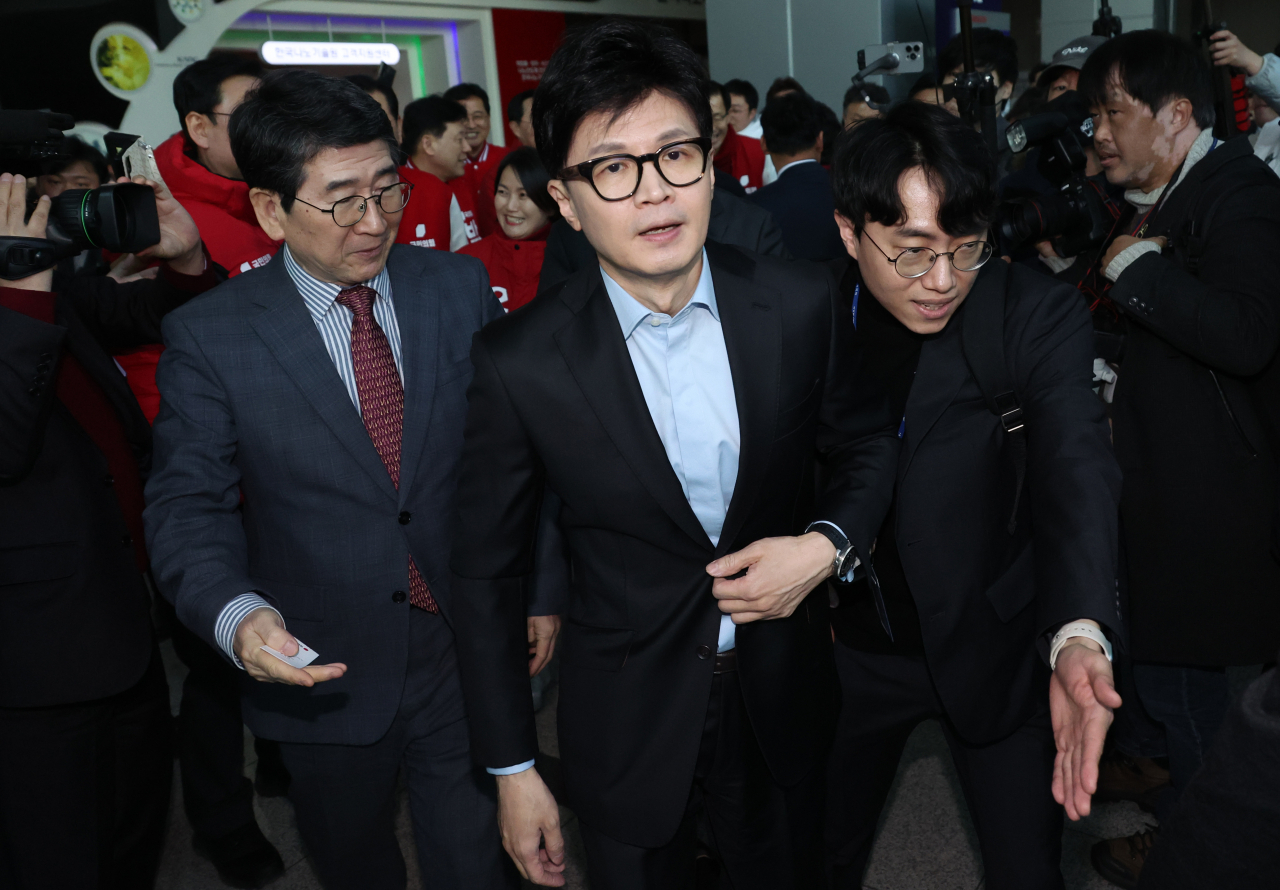 한동훈 국민의힘 비상대책위원장이 31일 경기도 수원시 한국나노기술원을 방문하고 있다. [연합]