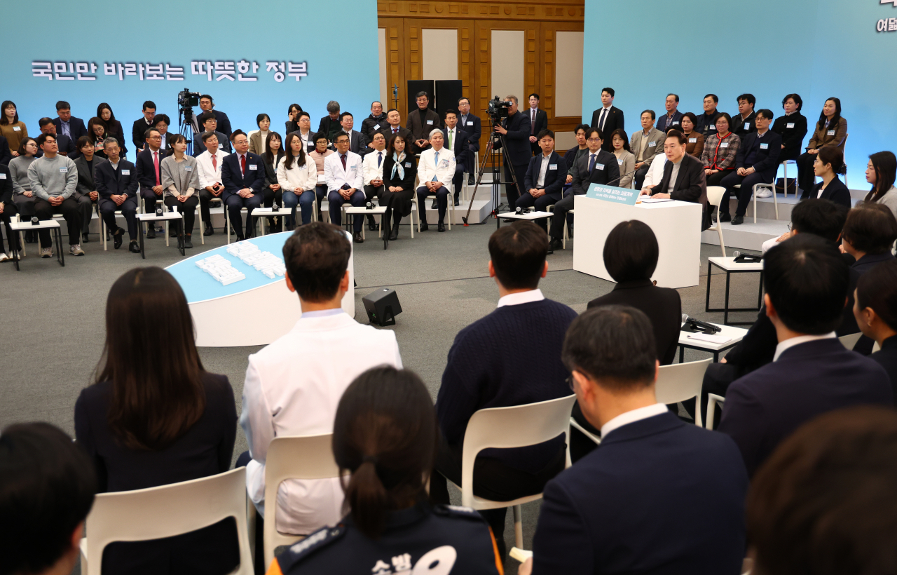 윤석열 대통령이 1일 경기도 성남시 분당서울대병원에서 열린 ‘국민과 함께하는 민생토론회-여덟 번째, 생명과 지역을 살리는 의료개혁’에서 발언하고 있다.[연합]