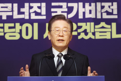 이재명 더불어민주당 대표가 1월 31일 국회 사랑재에서 열린 신년 기자회견에서 발언하고 있다. [연합]