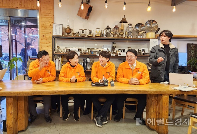 사진 왼쪽부터 김철근 사무총장, 양향자 원내대표, 이준석 당 대표, 천하람 최고위원. /박대성 기자