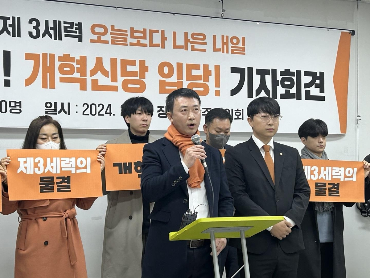 기자회견하는 국민의힘 광주시당 탈당 당원들[연합]