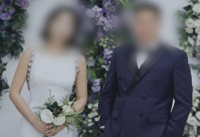남편으로부터 성인방송 촬영을 강요받는 등 학대 당한 끝에 세상을 떠난 임모씨의 결혼사진. [MBC 갈무리]