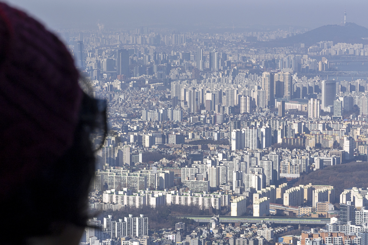 서울 남산에서 바라본 아파트단지 모습.[연합]
