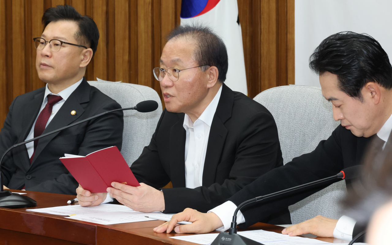 윤재옥 국민의힘 원내대표가 2일 국회에서 원내대책회의를 하고 있다. [연합]
