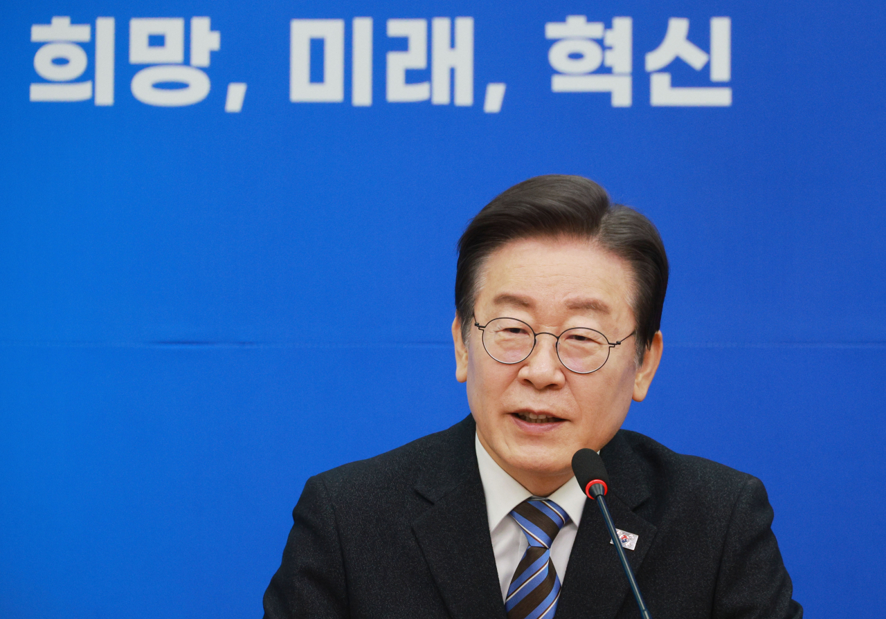 이재명 더불어민주당 대표가 2일 오전 국회에서 열린 인재영입식에서 발언하고 있다. 민주당은 총선 13호, 14호 영입인재로 언론 분야의 이훈기 전 OBS 기자와 노종면 전 YTN 기자를 발탁했다. [연합]