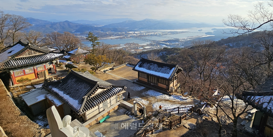 두물머리(양수리)의 미관이 훤히 내려다 볼 수 있는 수종사
